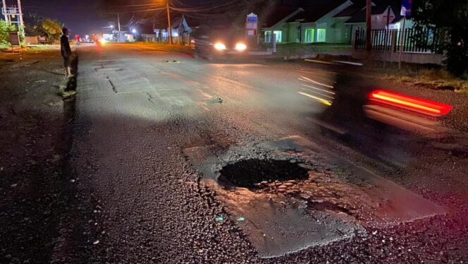 
					Jalan Berlubang di Tubaba Renggut Nyawa Pengendara, Warga Minta Pemkab Bertindak Cepat