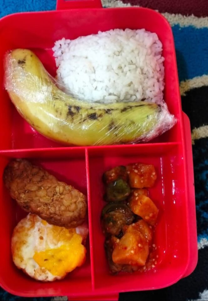 
					Belum Usai Polemik Limbah, Kini Menu MBG untuk Balita dari Dapur Kagungan Ratu 2 Menuai Kritik