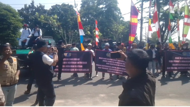 
					Seruan Aksi Damai di Kejari Tulang Bawang: Masyarakat Desak Pembebasan Maryani
