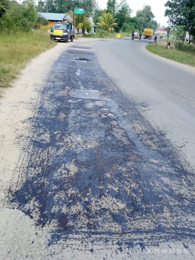 
					Tambal Sulam Jalan Panaragan Jaya Diragukan Kualitasnya, Warga Khawatir Cepat Rusak Kembali