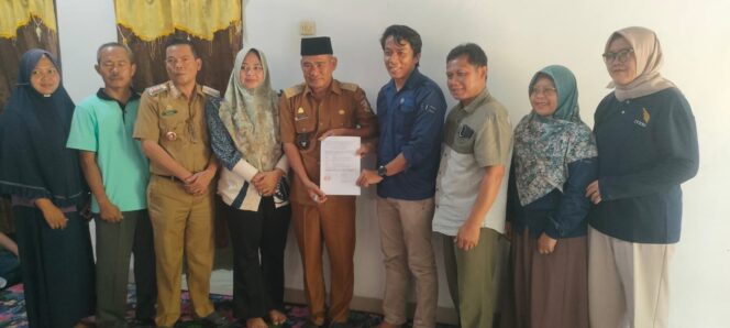 
					Olah Ikan Lomou Jadi Kerupuk Bernilai Jual, ITERA & Tiyuh Gunung Katun Tanjungan Beri Teknologi & Digitalisasi Bisnis