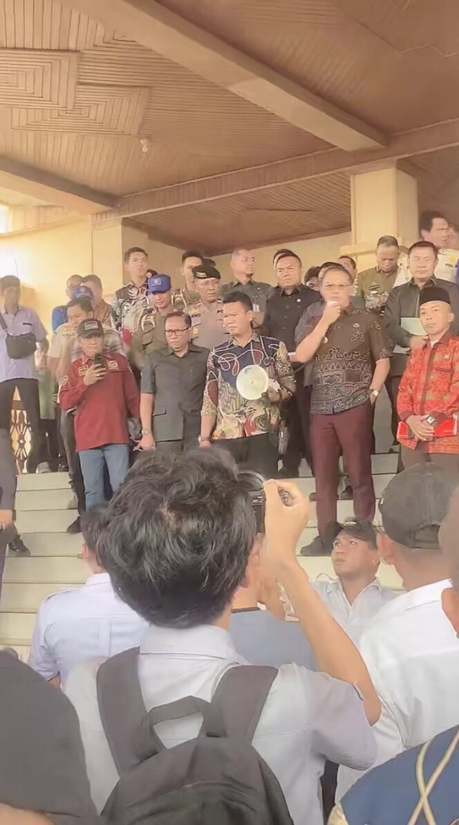 
					Aparatur Tiyuh Se-Tubaba Demo Tuntut Siltap 6 Bulan Tertunda, Ancam Mogok Kerja